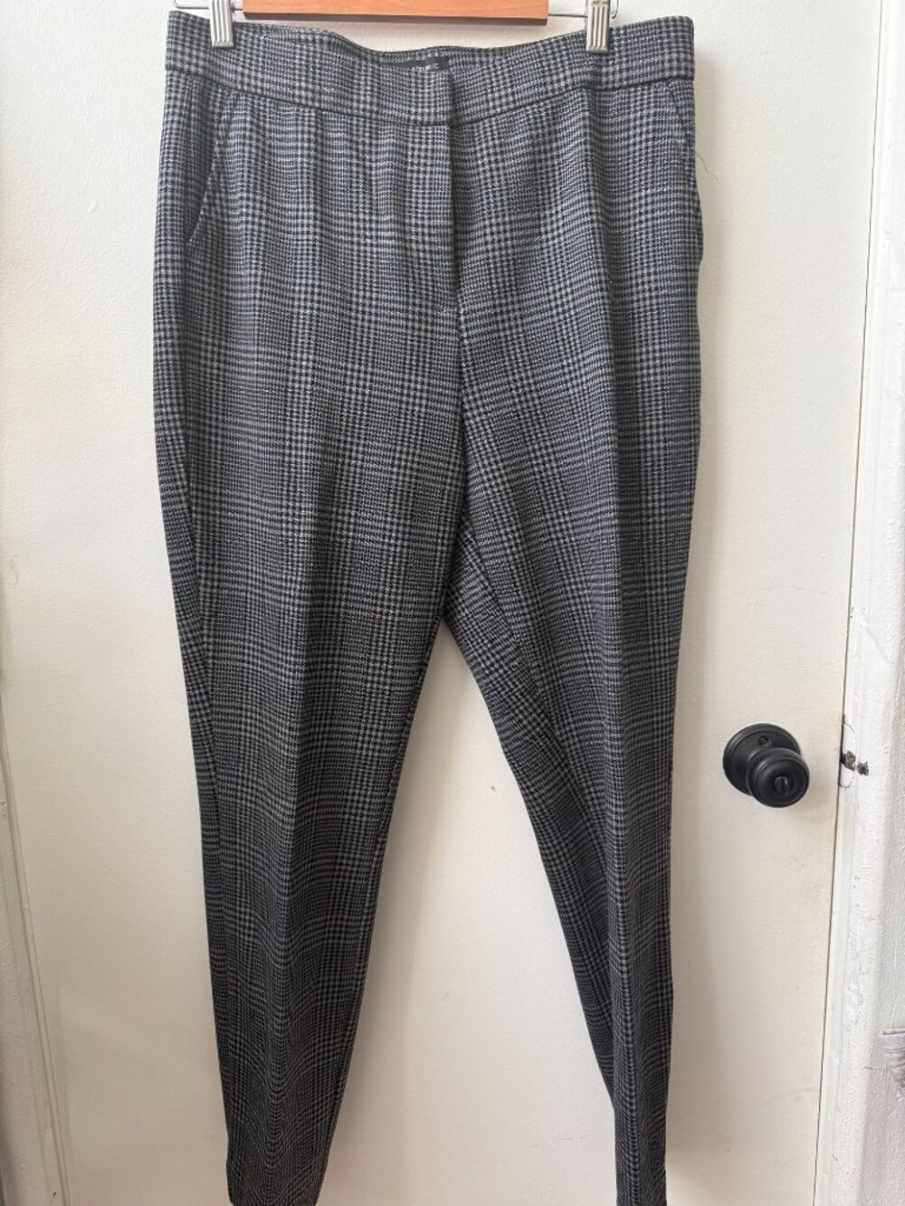 Women's Slacks ~ Banana Republic ~ Size 10 ~ Ankle Pants ~ Black & Gray Check